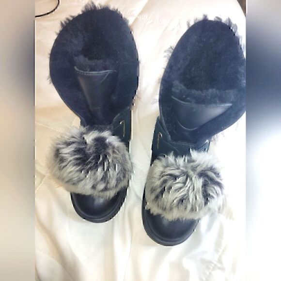 UGG Isley Weatherproof Leather Boots Pom Pom Size 6.5, black.  - Picture 2 of 5